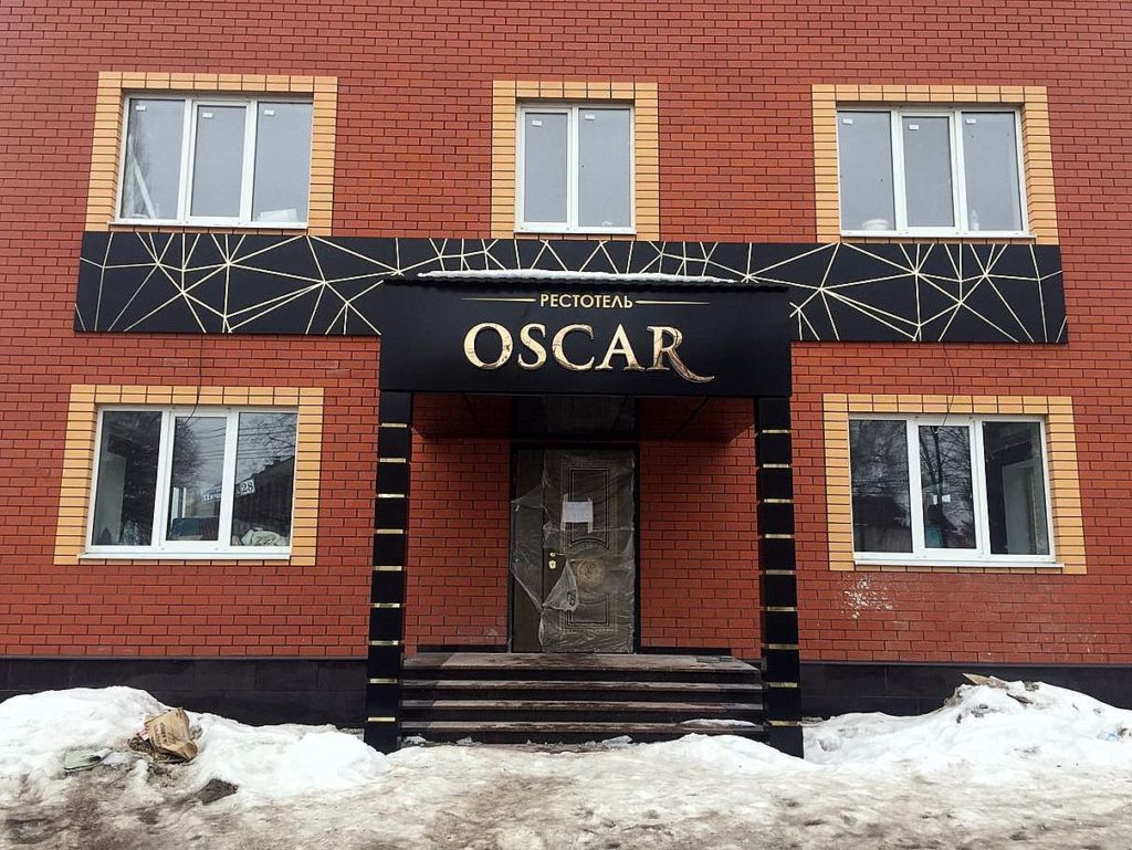 Наружная и интерьерная вывеска — Рестотель Oscar